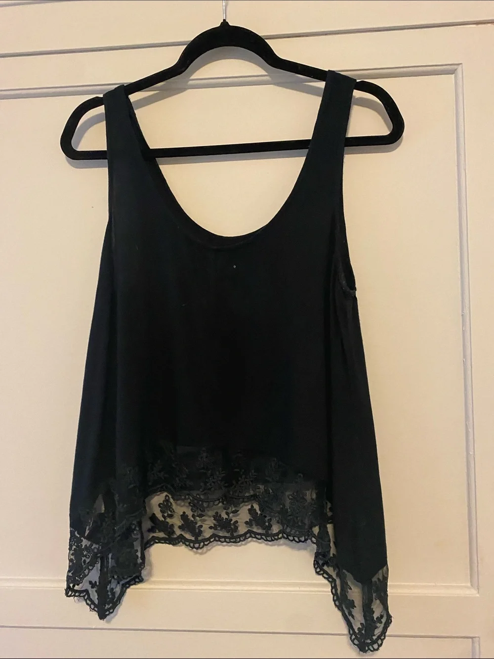American Eagle Outfitters Black Lace-Hem Scoop Tank